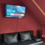 SCHLAF-COUCH MIT SCHWENKBAREN LCD-TV